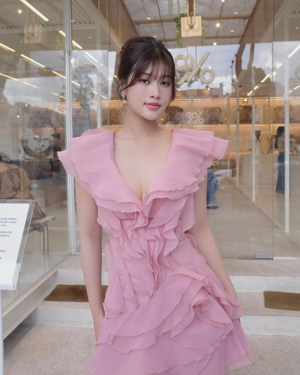 Hoa hậu Thiên Ân tỏa sáng với nhan sắc và nghị lực vượt khó