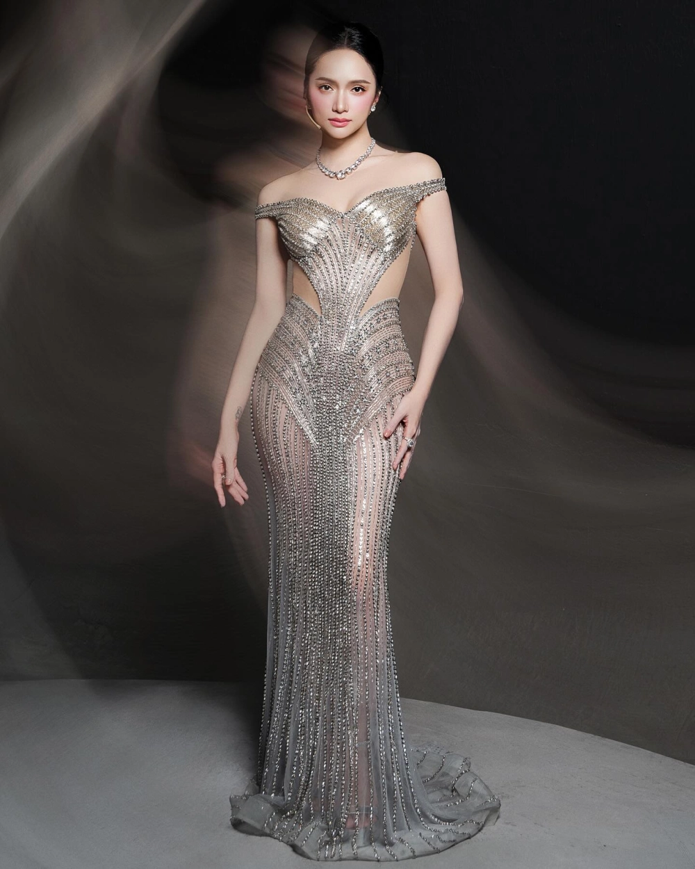 Hương Giang Hoa hậu Chuyển giới chinh phục khán giả quốc tế