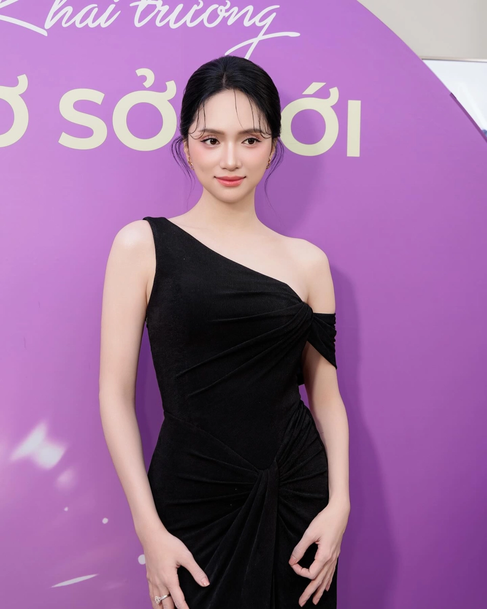 Hoa hậu Hương Giang trước khi chuyển giới và ước mơ vương miện