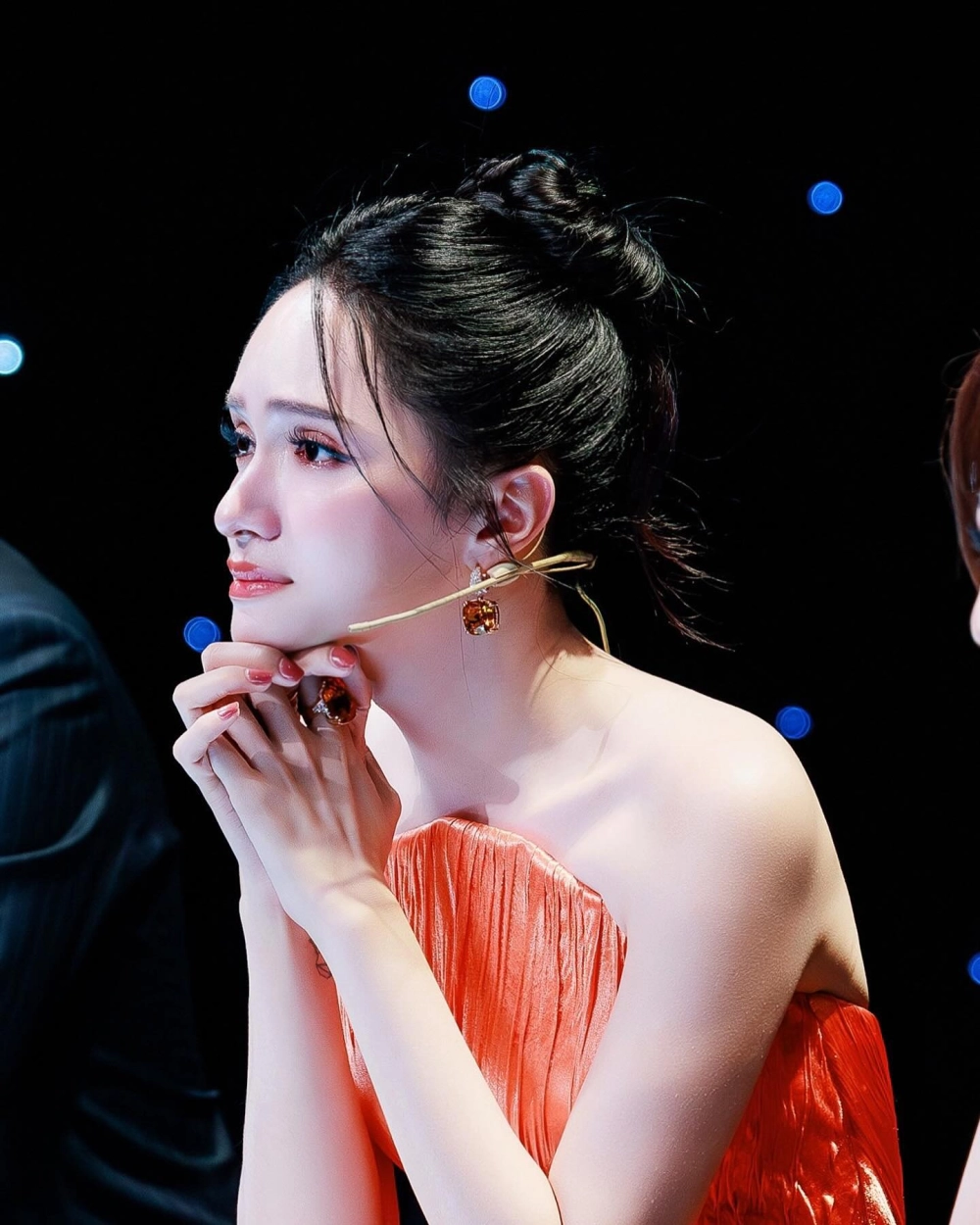 Hương Giang golf khoe phong cách thể thao sang trọng, năng động