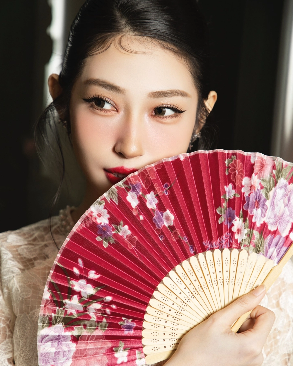 Cô gái xinh xắn dễ thương dễ mến chinh phục fan bằng sự tự nhiên