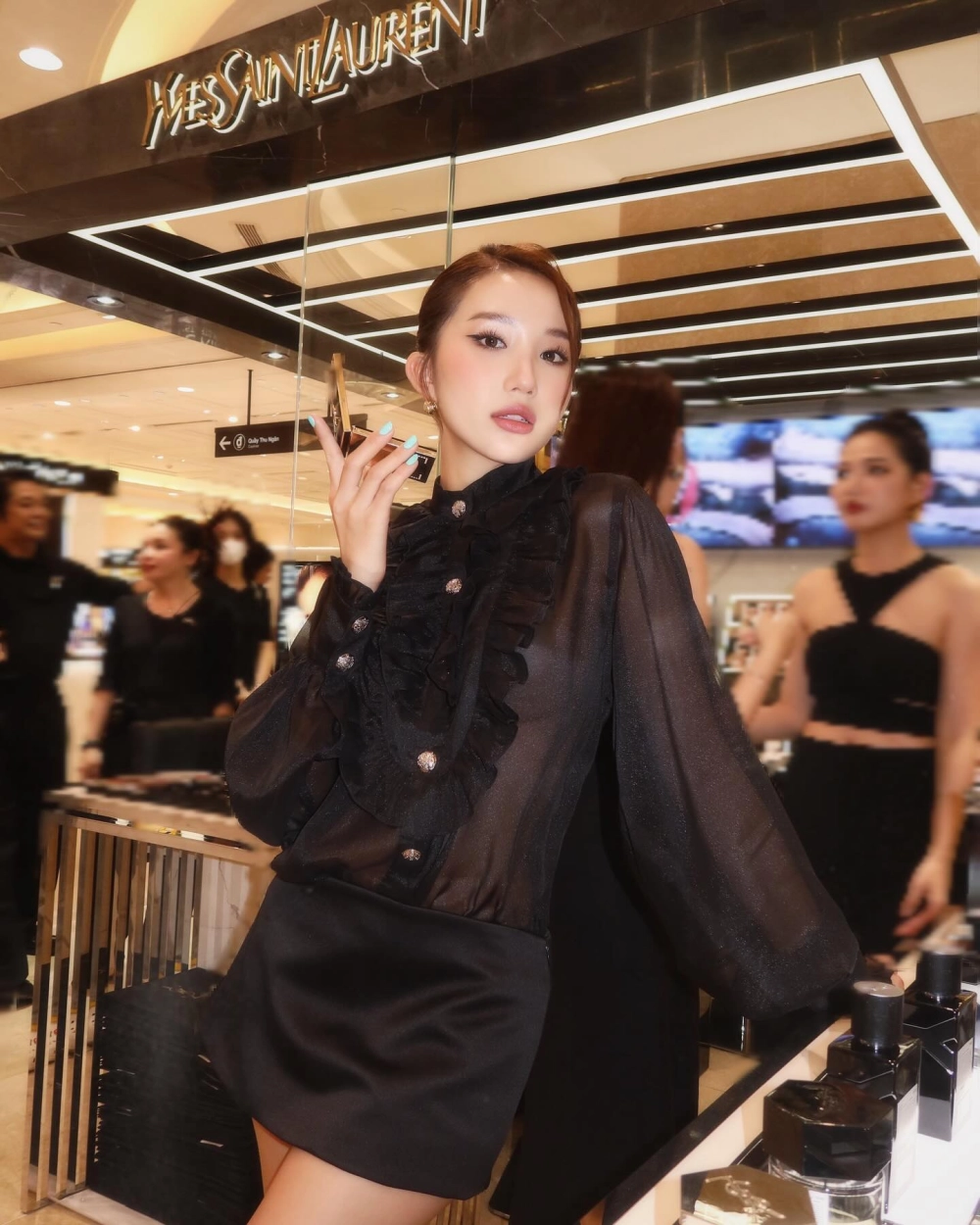 Tiktoker Lê Thị Khánh Huyền Huyền 2k4 nổi tiếng với clip gợi cảm 