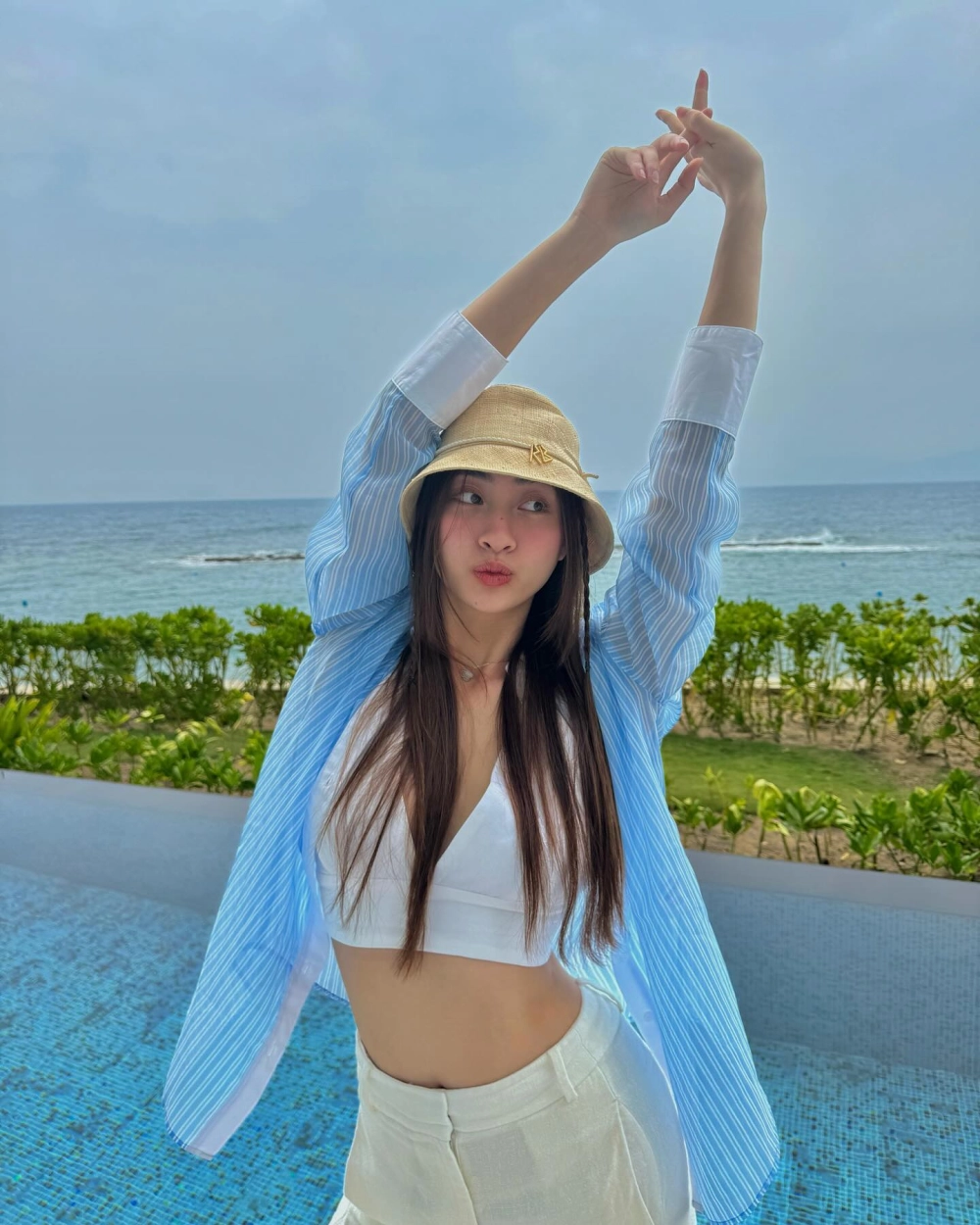 Chiếc vương miện Lương Thùy Linh lấp lánh trong giây phút lịch sử