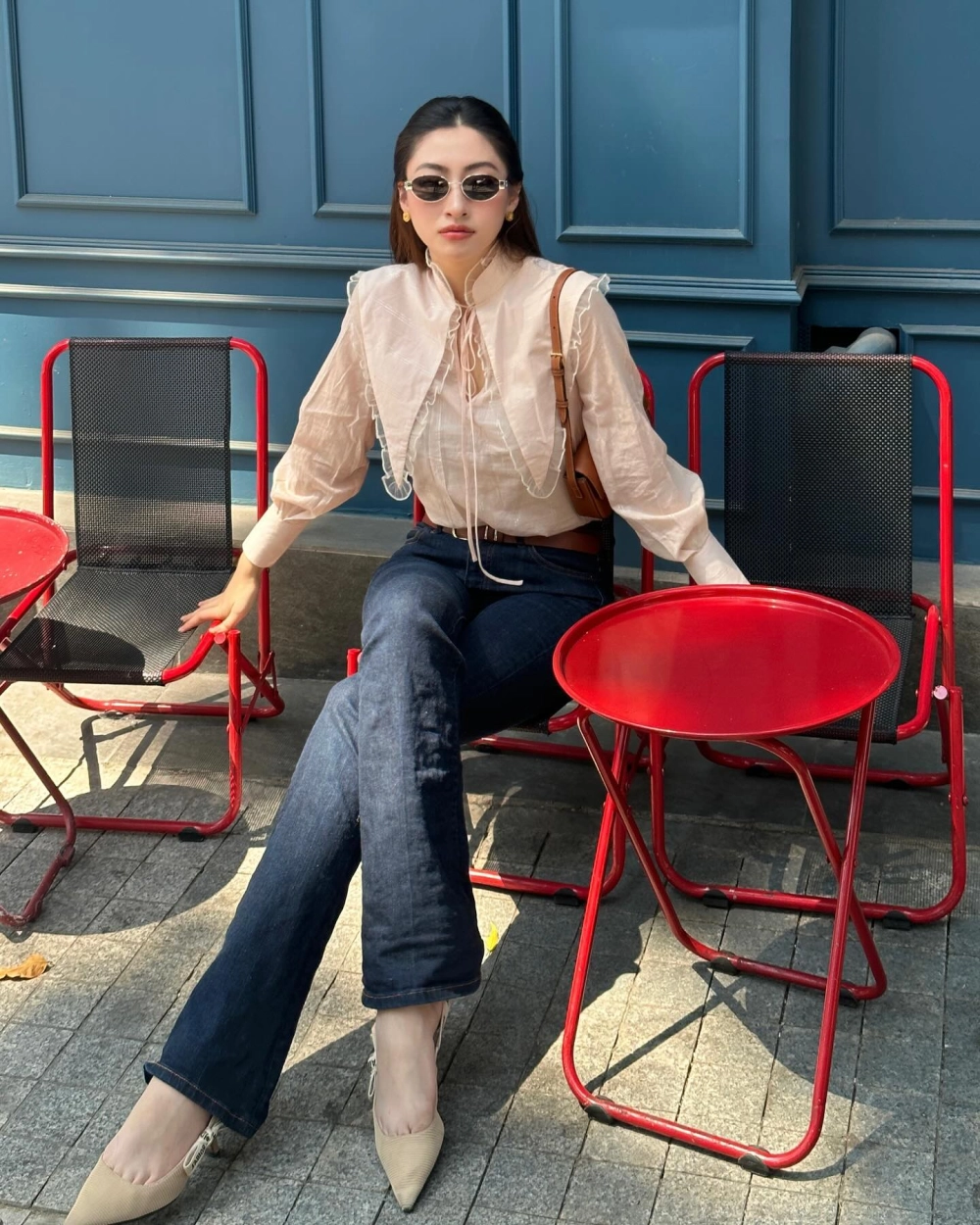 Phong cách sang trọng của á hậu Lương Thùy Linh cuốn hút mọi ánh nhìn