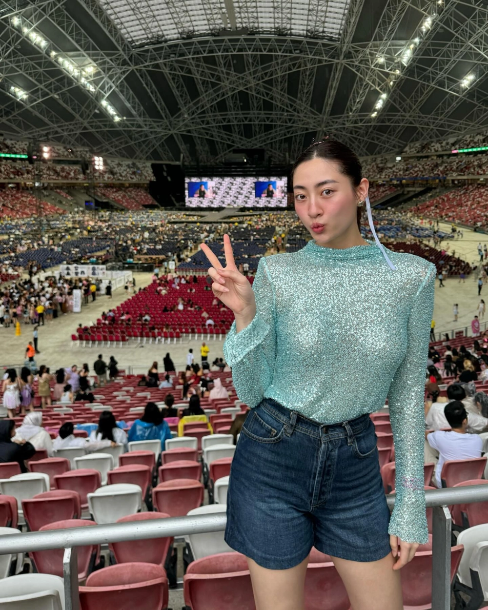 Vương miện hoa hậu Lương Thùy Linh rực rỡ ánh hào quang