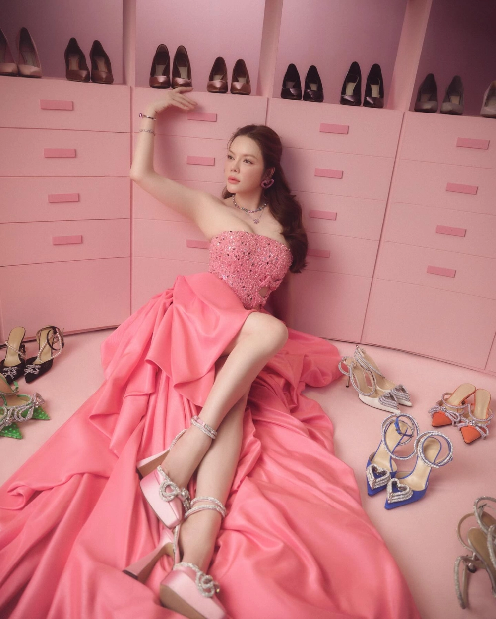 Ảnh gái đẹp K6 từ áo dài đến outfit hiện đại đều cuốn hút