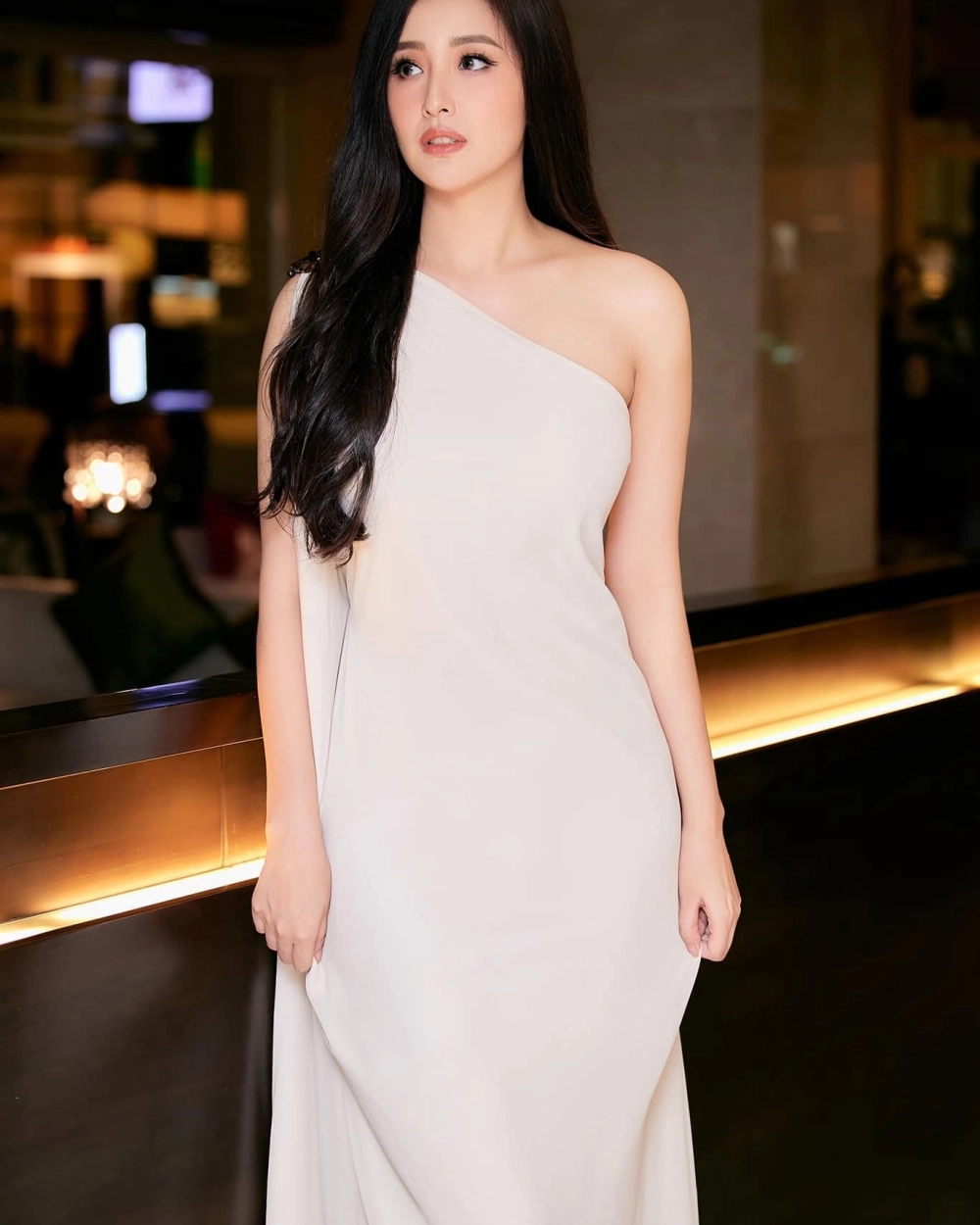 Mai Phương Thúy đăng quang Hoa Hậu 2006 18 tuổi lập kỷ lục chiều cao 