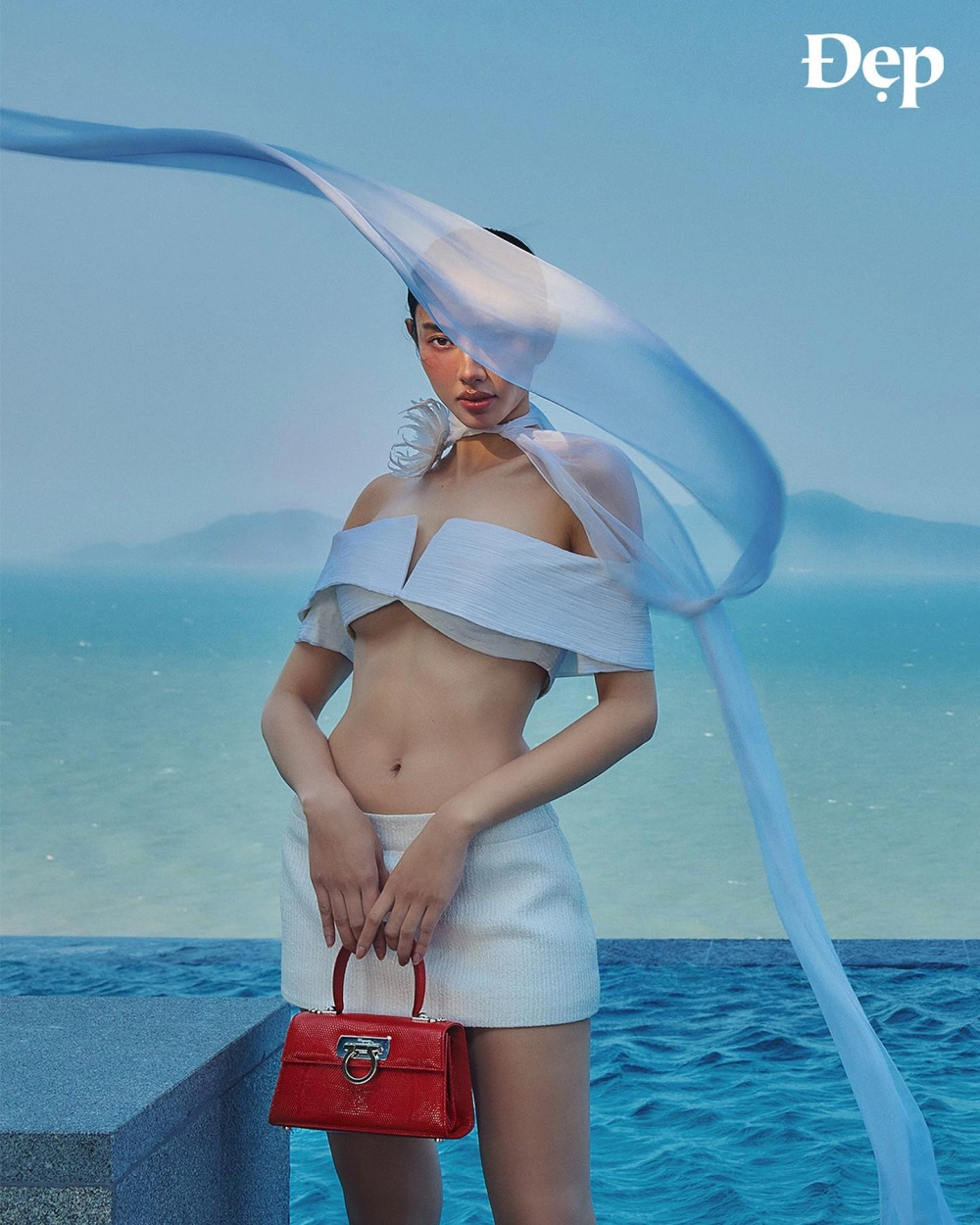 Hình ảnh Hoa Hậu Thùy Tiên váy trắng lộng lẫy Đẹp Awards 2024 