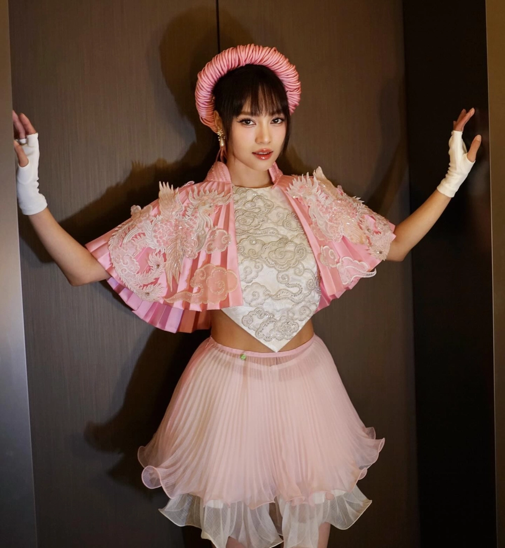 Tin tức Lan Ngọc du học Úc debut ca sĩ nhan sắc