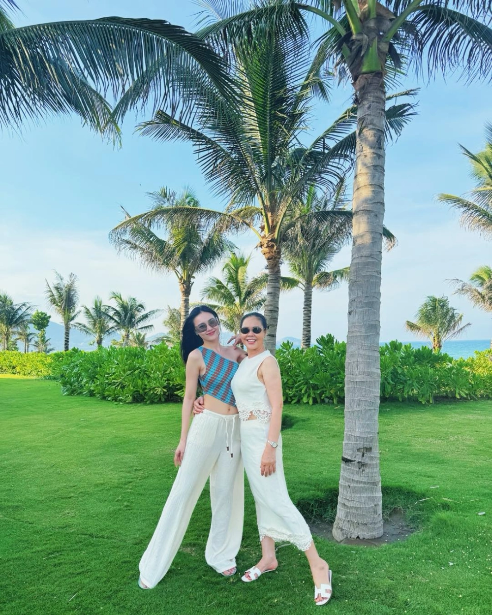 Lan Ngọc YouTube vlog du lịch livestream gần gũi fan