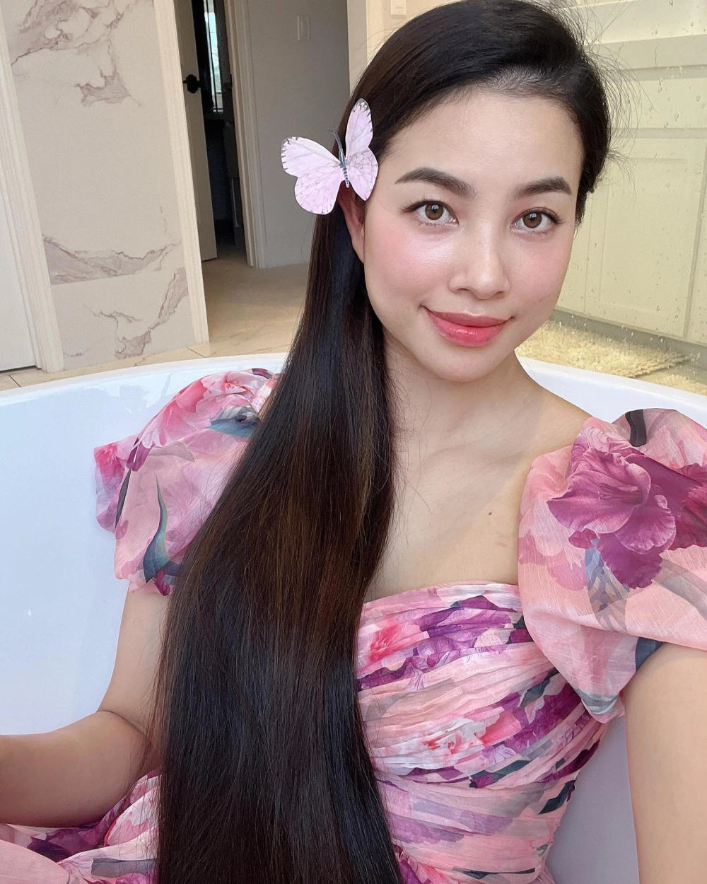 Phong cách tinh tế của Hương Pham giữa lòng thành phố