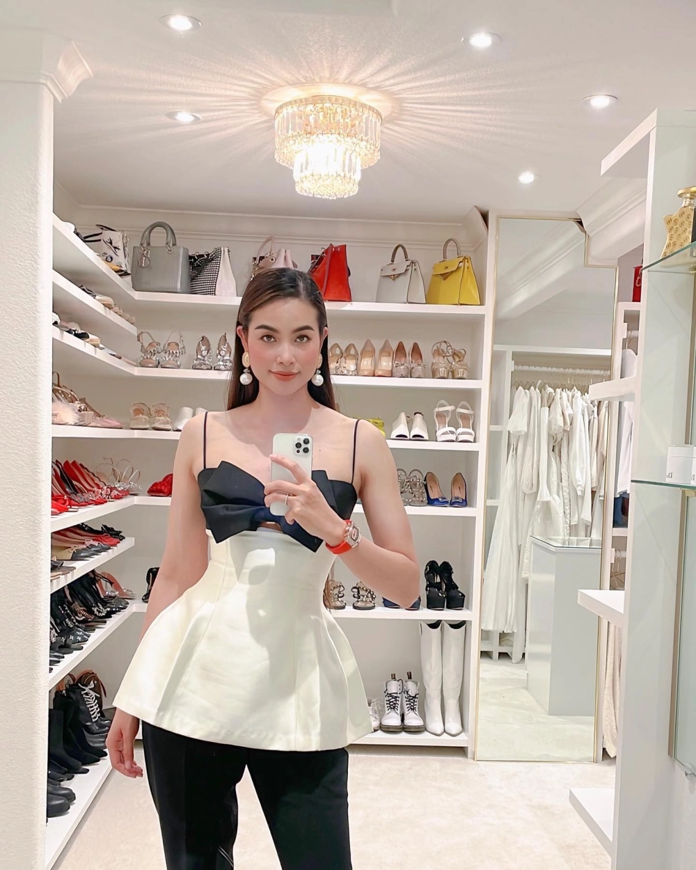 Bộ ảnh Phạm Hương sexy khoe đường cong nóng bỏng