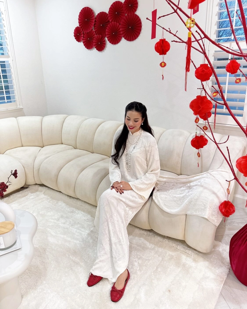 Góc nghiêng thần thánh của Pham Thi Huong chinh phục người nhìn