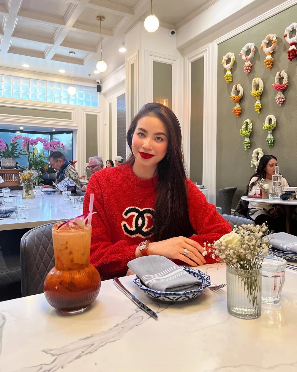 Hoa hâu Phạm Hương nổi bật giữa dàn người đẹp Việt