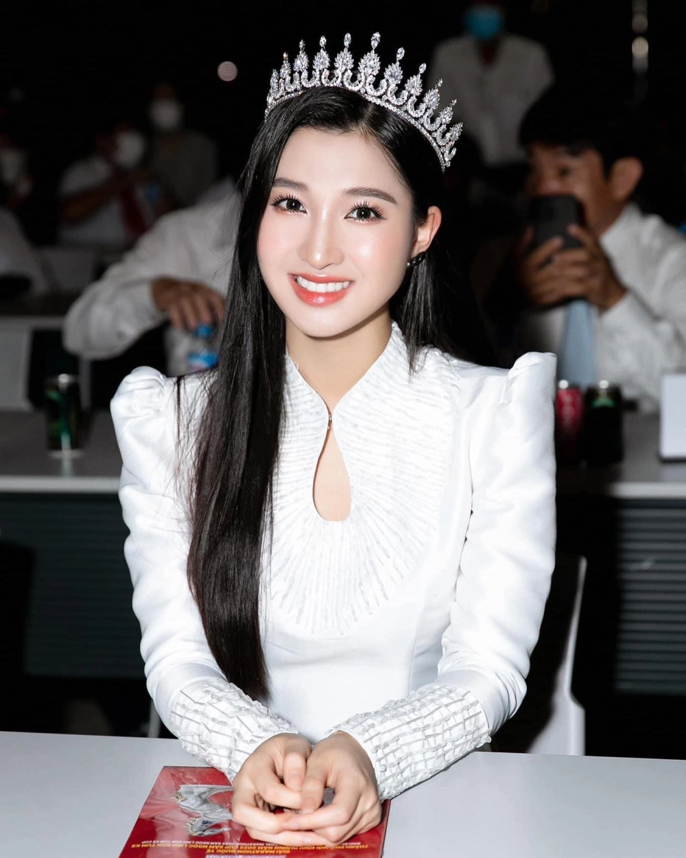 Á hậu Phương Nhi nốt ruồi điểm nhấn nhan sắc thần tiên