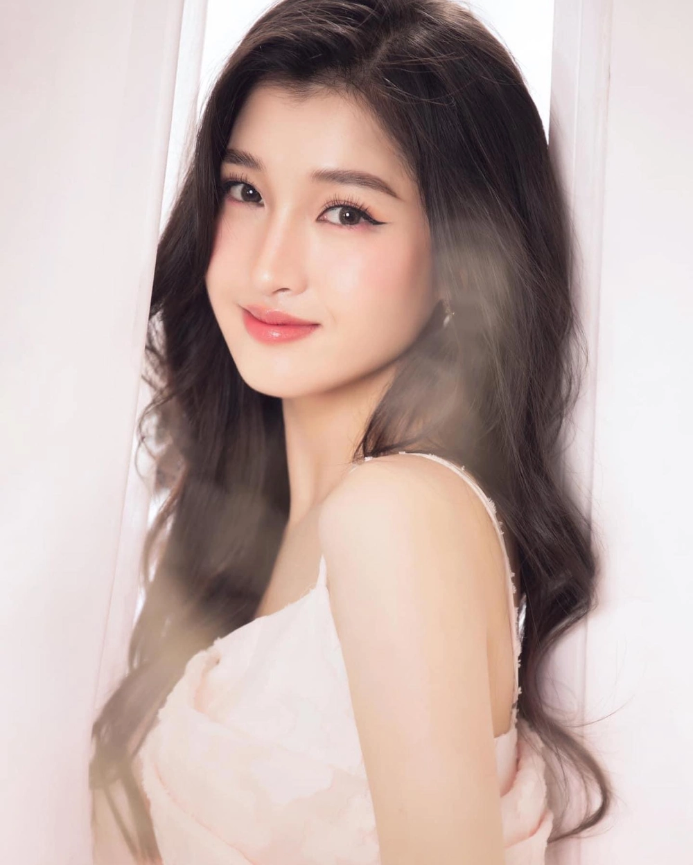 Á hậu Phương Nhi lấy ai con trai tỷ phú Phạm Nhật Vượng