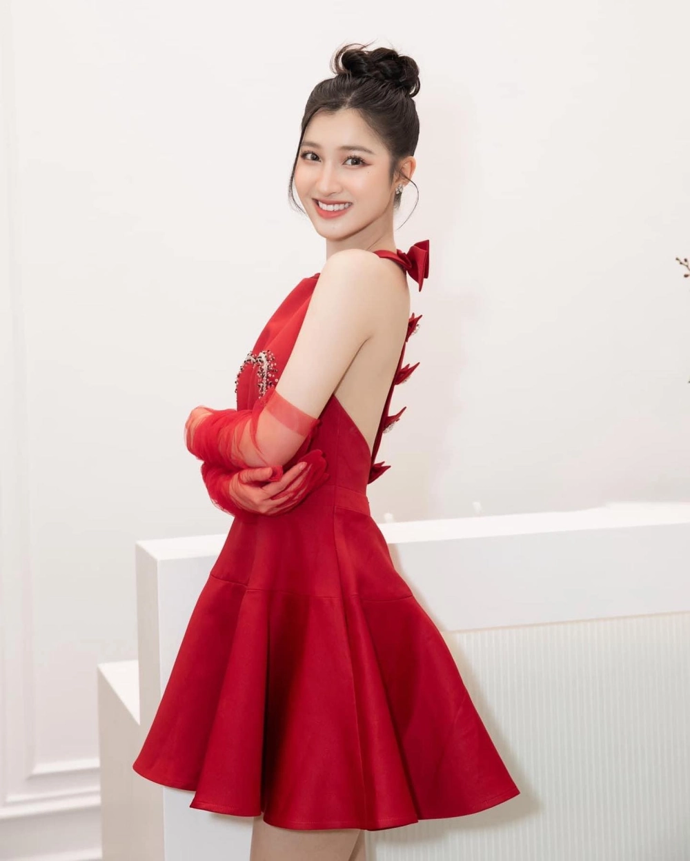 Á hậu Phương Nhi hẹn hò khoảnh khắc ngọt ngào bên thiếu gia