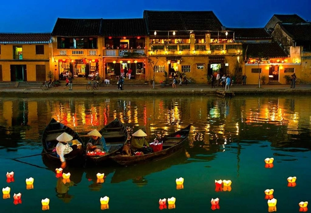 Anh sẽ về quê hương em cùng em qua những mùa