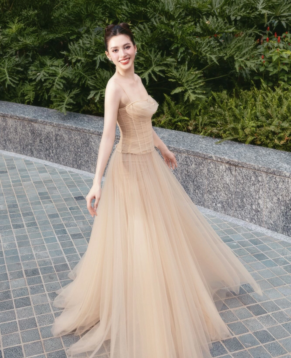 Trần Tiểu Vy ngày sinh 23/8/2000 tại Hội An Quảng Nam 