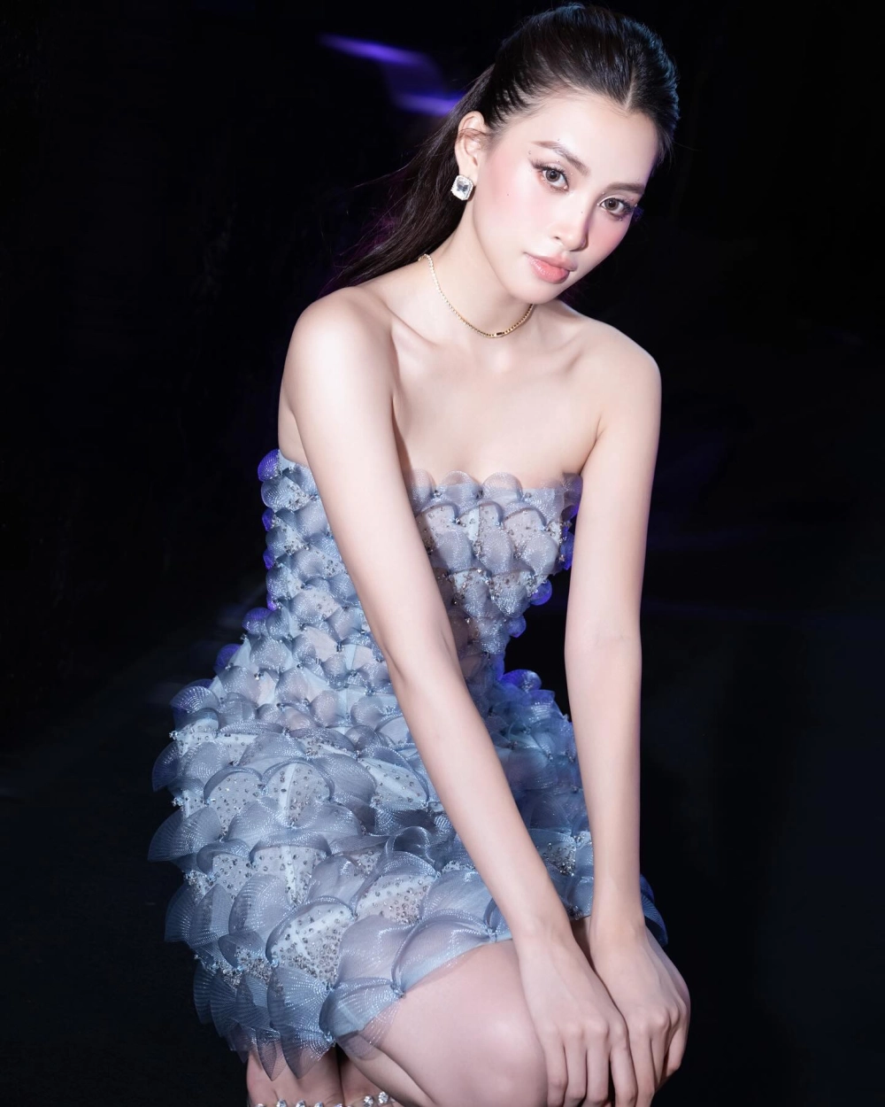 Trần Tiểu Vy mặt mộc nhan sắc trong trẻo không tỳ vết gây sốt 