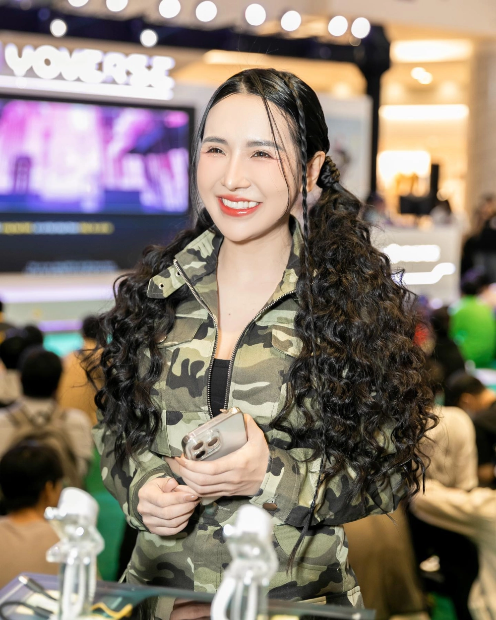 Viên Vibi la ai tiktoker 10 triệu follow diễn viên nổi tiếng 