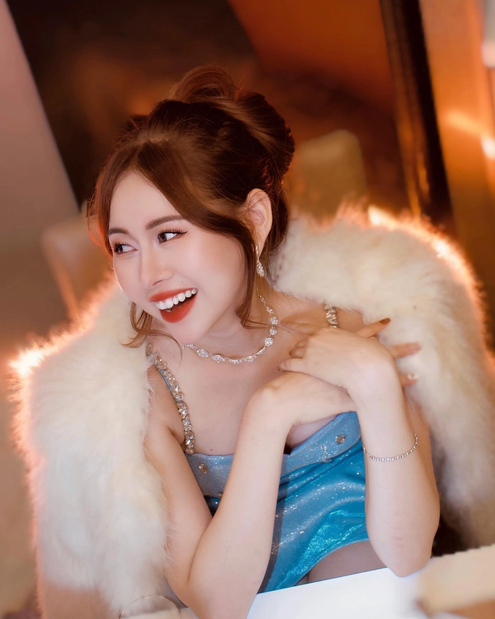 Việt Phương Thoa mukbang video ăn uống hài hước tiktok triệu view 