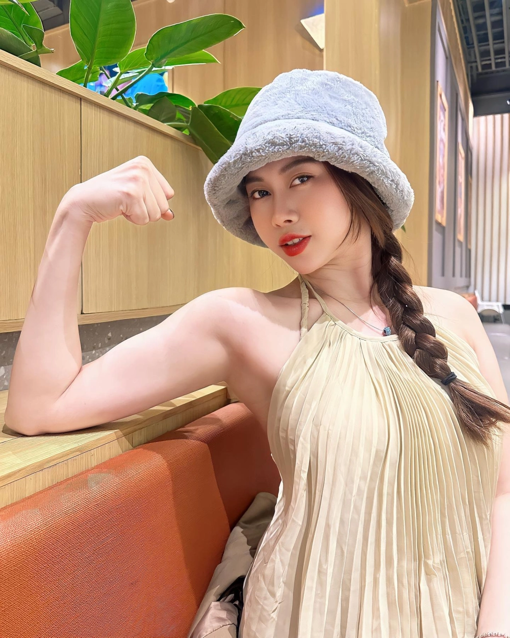 Việt Phương Thoa đi du lịch vlog khám phá cảnh đẹp Việt Nam 