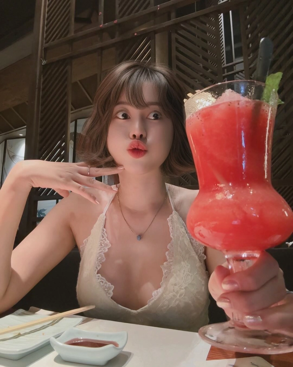 Việt Phương Thoa cao bao nhiêu 1m60 vóc dáng nhỏ nhắn 