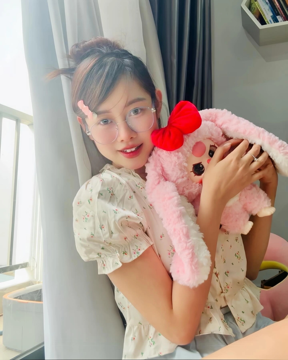 Việt Phương Thoa kể chuyện chia sẻ quá khứ khó khăn tiktok 