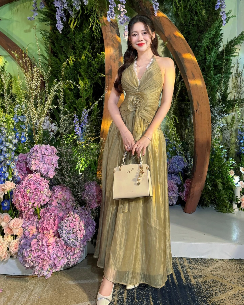 Việt Phương Thoa đi sự kiện tham gia TikTok Awards 2020 