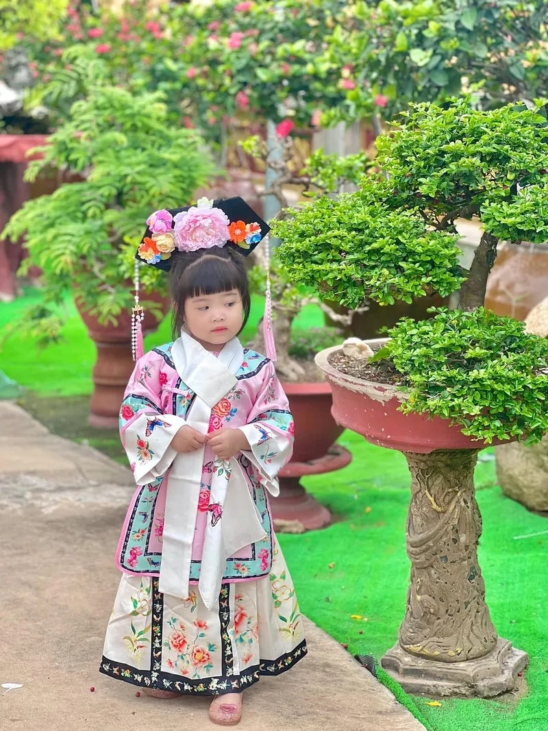 Ngắm nhìn ảnh em bé gái đáng yêu hết mức