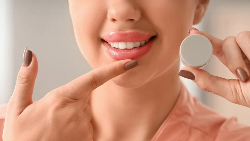 Thói quen hàng ngày giúp môi hồng bền vững